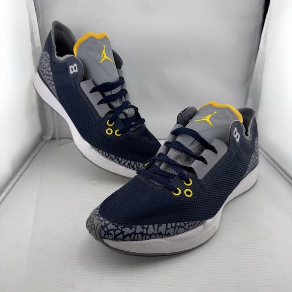 Jordan Trainer ST Michigan PE AV1200-401 Men’s‎ 8 Navy Maize Elephant Shoes Rare - Picture 1 of 12